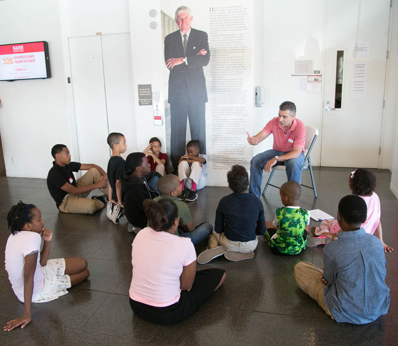 Tom George, a Bauer finance professor who oversees the Cougar Investment Fund, spoke to visiting young students from the Sugar Land chapter of Jack and Jill of America, Inc. <a href="http://www.whereawesomehappens.com/local-jack-and-jill-of-america-chapter-visits-bauer-oct-25/">See more photos</a>.